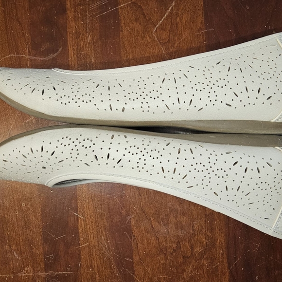 Cliffs White Mountain Round Toe Ballet Flats - Picture 3 of 7